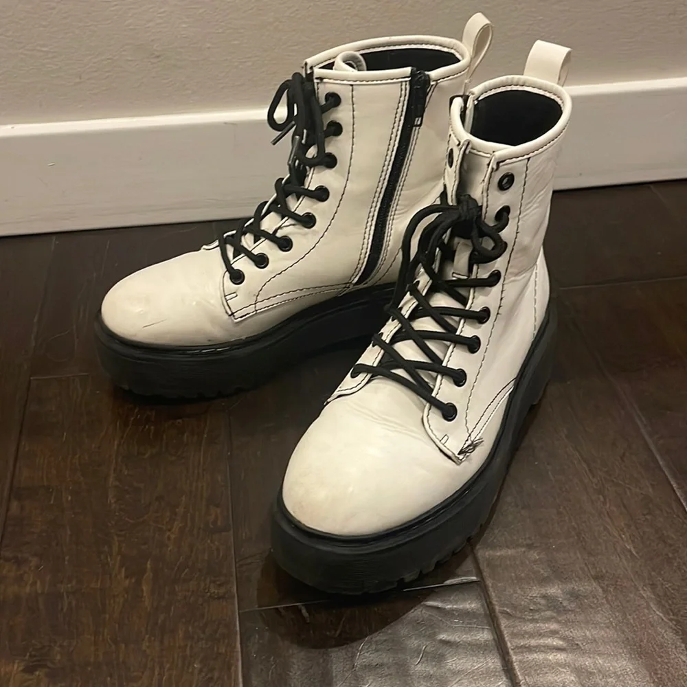 Girl’s A New Day boots